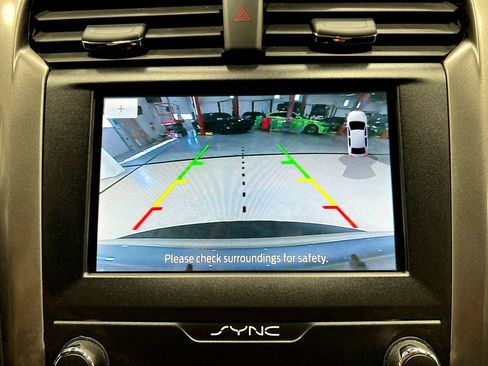 Used 2020 Ford Fusion SE FWD image 12