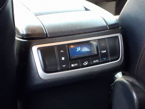 Used 2018 Toyota Highlander XLE FWD image 10