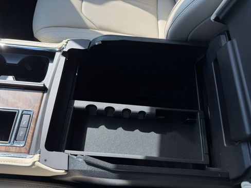 Used 2021 Ford Expedition Platinum RWD image 19
