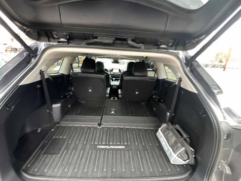 Used 2024 Toyota Highlander XLE image 39