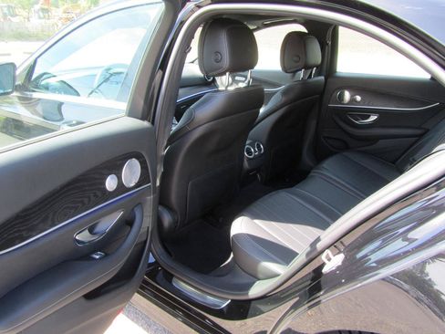 Used 2017 Mercedes-Benz E 300 4MATIC image 19