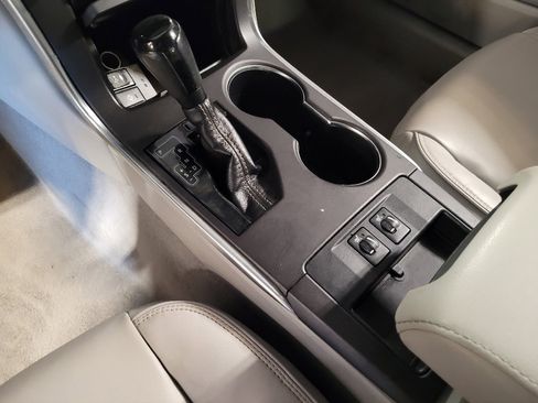 Used 2016 Toyota Camry XLE w/ Moonroof Package image 26