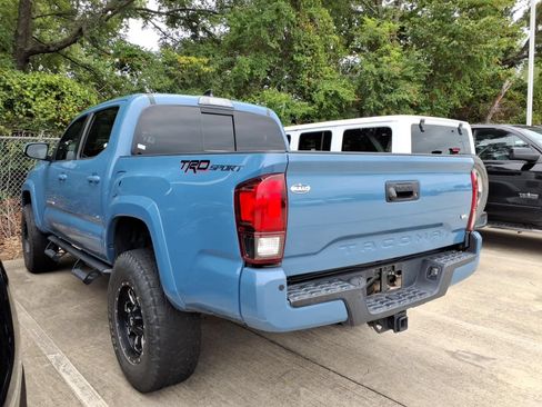Used 2019 Toyota Tacoma TRD Sport w/ Technology Package RWD image 2