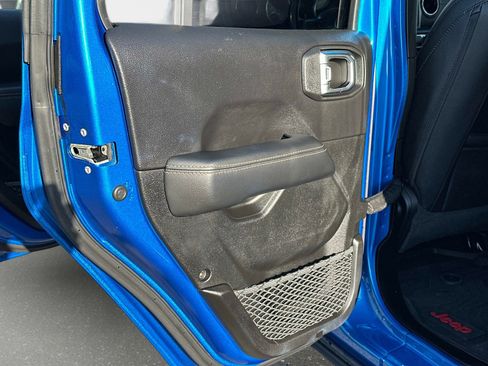 Used 2022 Jeep Wrangler Unlimited Sahara image 13