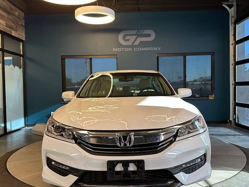 Used 2017 Honda Accord EX-L image 8