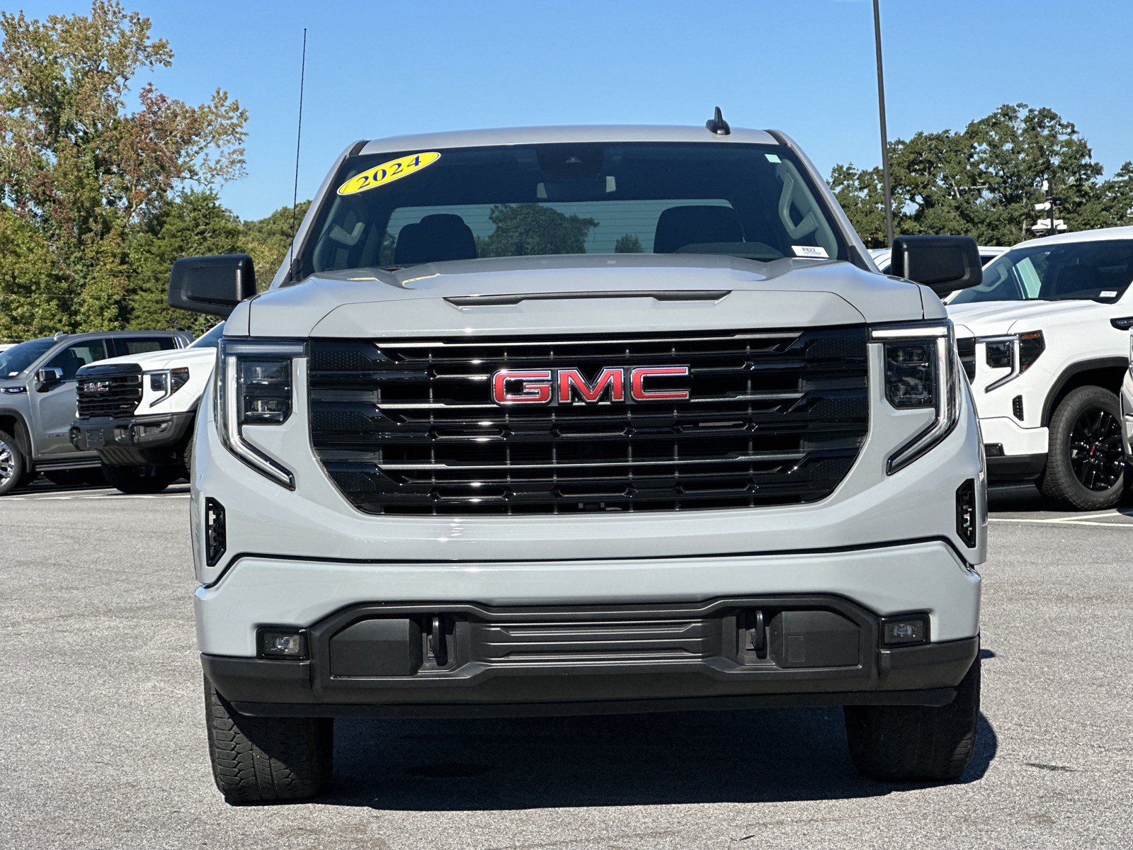 Used 2024 GMC Sierra 1500 Elevation AWD/4WD image 2