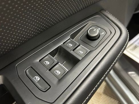 Used 2024 Volkswagen Atlas Cross Sport SE FWD image 36
