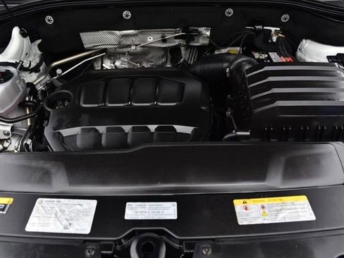 Used 2025 Volkswagen Atlas Cross Sport SE image 26