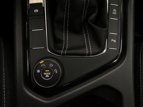 New 2026 Volkswagen Taos SE image 23