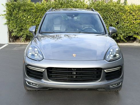 Used 2017 Porsche Cayenne Turbo image 8