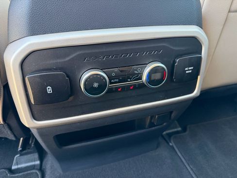 Used 2023 Ford Expedition Limited AWD/4WD image 12