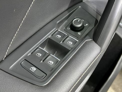 Used 2022 Volkswagen Tiguan SEL R-Line image 16