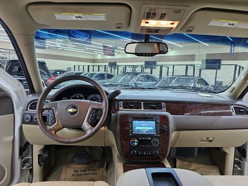 Used 2013 Chevrolet Suburban LTZ RWD image 27