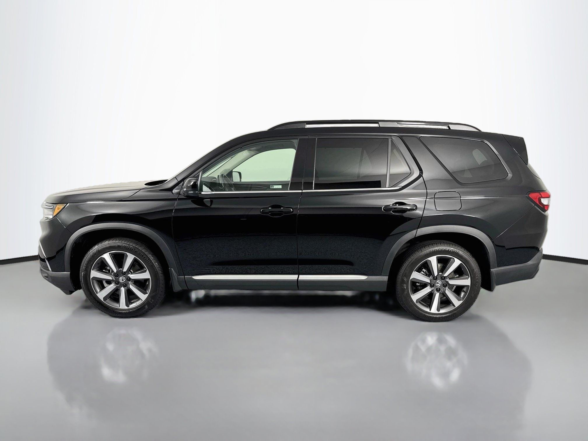 Certified 2024 Honda Pilot Touring image 8
