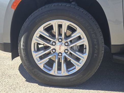 Used 2024 GMC Yukon SLT w/ SLT Luxury Package image 13