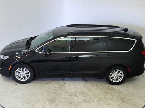 Used 2022 Chrysler Pacifica Touring-L image 43