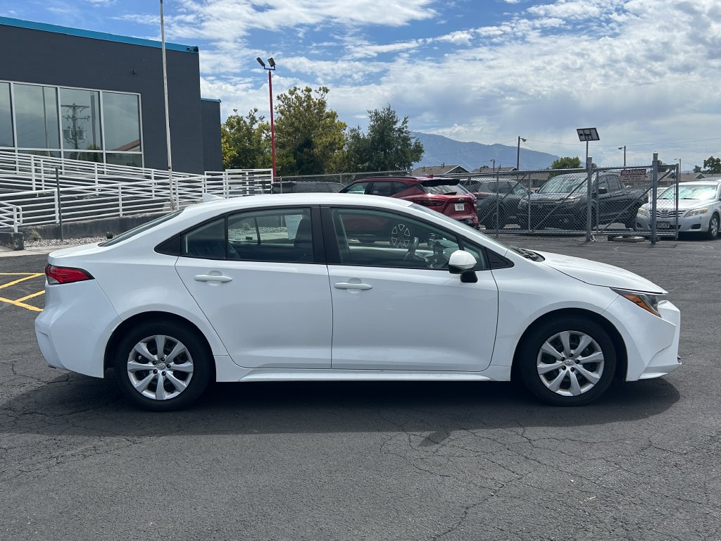 Used 2024 Toyota Corolla LE FWD image 2