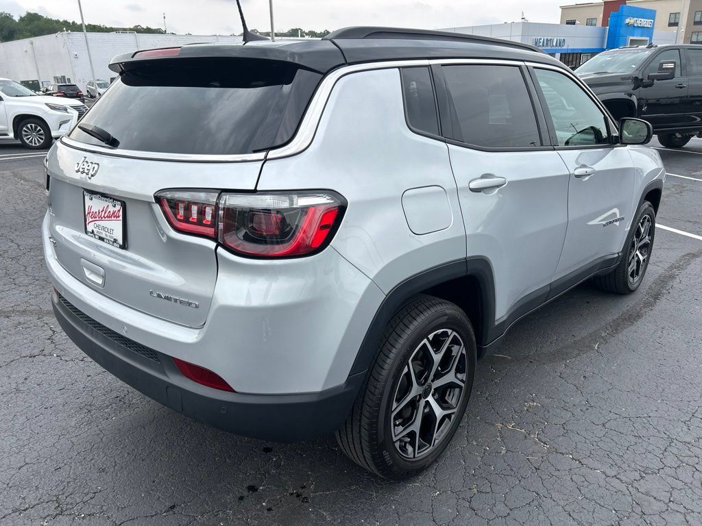 Used 2025 Jeep Compass Limited AWD/4WD image 5