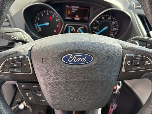 Used 2017 Ford Escape SE image 7
