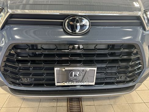 Used 2024 Toyota Grand Highlander Platinum image 32