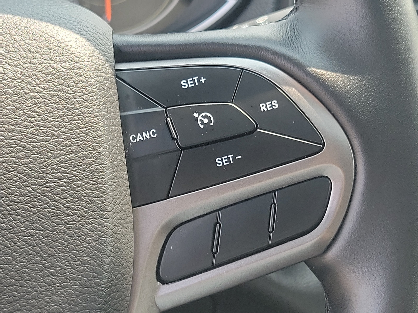 Used 2020 Jeep Cherokee Limited AWD/4WD image 23