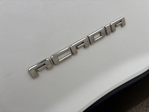 Used 2019 GMC Acadia SLE image 9