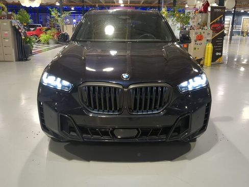 Used 2024 BMW X5 xDrive40i w/ M Sport Package AWD/4WD image 3