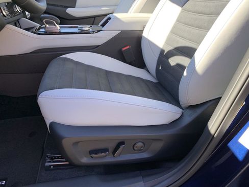 New 2025 Mitsubishi Outlander SE image 9