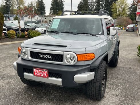 Used 2014 Toyota FJ Cruiser 4WD w/ Convenience Package image 4