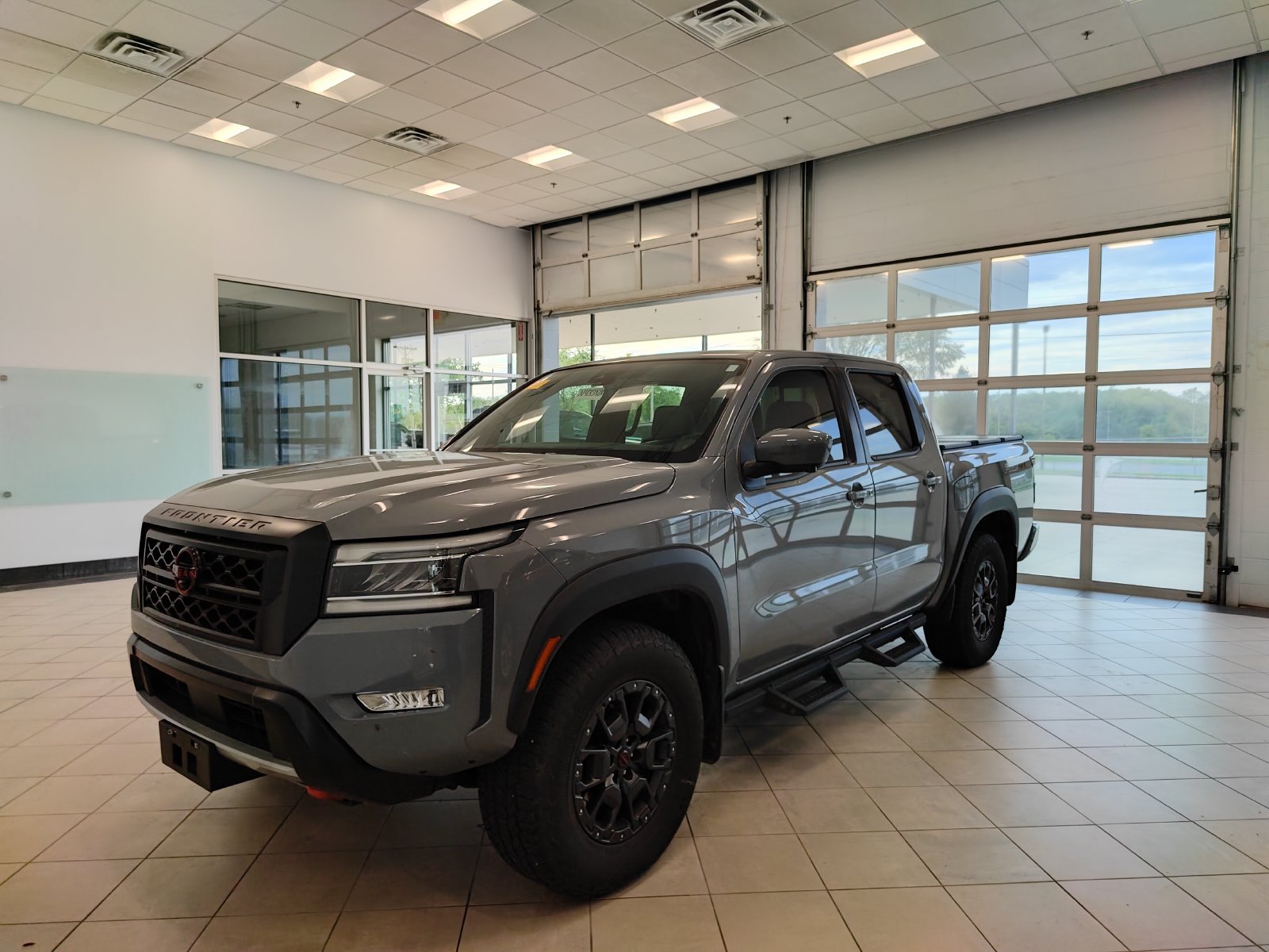 Used 2023 Nissan Frontier PRO-4X w/ Pro-4X Premium Package AWD/4WD image 5