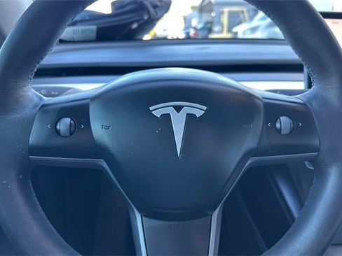 Used 2023 Tesla Model Y Performance image 25