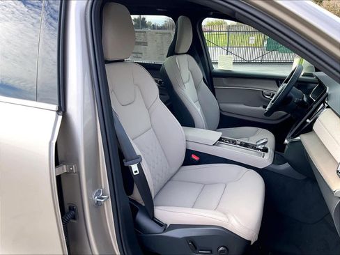 New 2026 Volvo XC90 T8 Plus w/ Protection Package Premier image 32