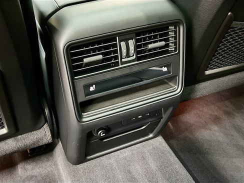 Certified 2024 Porsche Cayenne AWD/4WD image 27