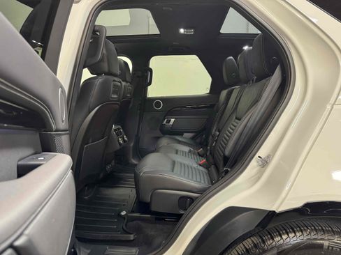 Used 2021 Land Rover Discovery S R-Dynamic image 33