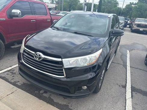 Used 2015 Toyota Highlander XLE FWD image 3