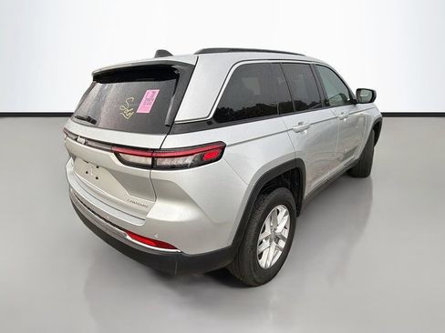 Used 2024 Jeep Grand Cherokee Laredo X w/ Luxury Tech Group I AWD/4WD image 8
