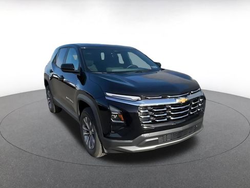 Used 2025 Chevrolet Equinox LT image 3