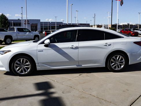 Certified 2021 Toyota Avalon XLE FWD image 5