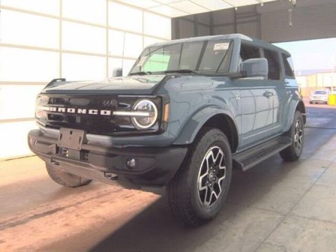 Used 2025 Ford Bronco Outer Banks AWD/4WD image 1
