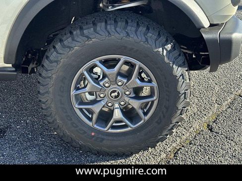 New 2025 Ford Bronco Badlands image 12