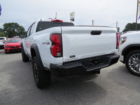Used 2025 Chevrolet Colorado ZR2 w/ Off-Road Front Bumper Package image 15