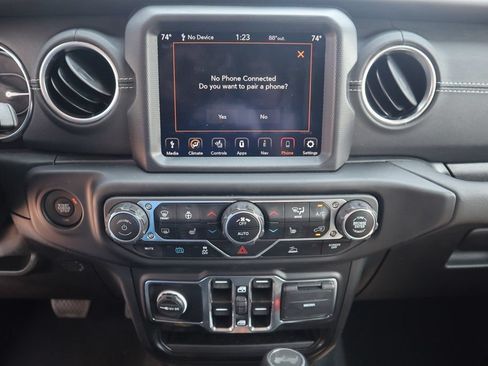 Used 2023 Jeep Wrangler Unlimited Sahara w/ Cold Weather Group AWD/4WD image 21