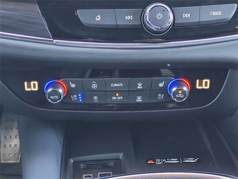 Used 2024 Buick Enclave Premium image 15