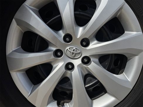 Used 2023 Toyota Corolla LE image 9