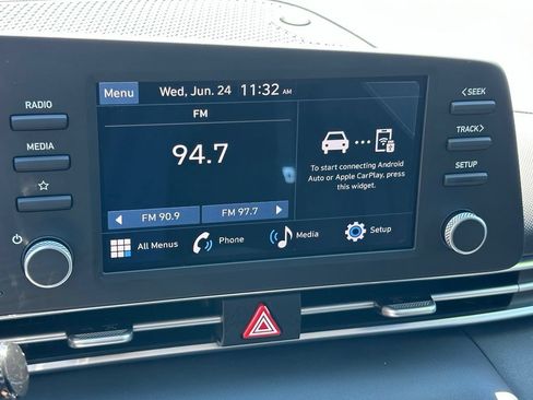 Certified 2026 Hyundai Elantra SE FWD image 18