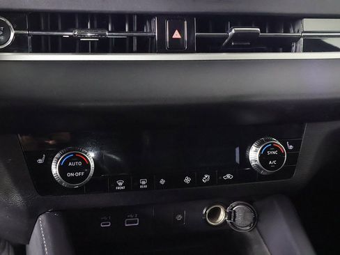 Used 2024 Mitsubishi Outlander SE image 43