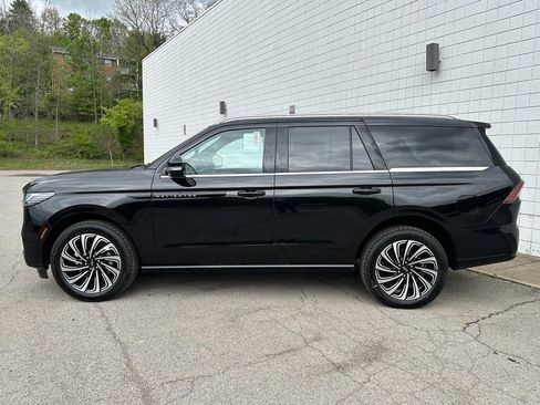 New 2026 Lincoln Navigator Black Label AWD/4WD image 2