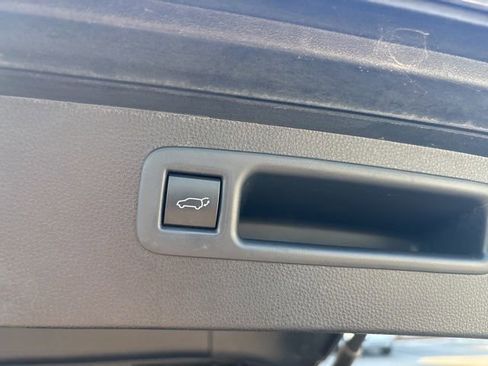 Used 2021 Toyota Highlander XLE image 13