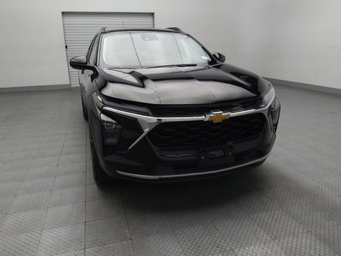 Used 2024 Chevrolet Trax LT w/ Driver Confidence Package FWD image 14