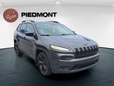 Used 2017 Jeep Cherokee Sport image 4